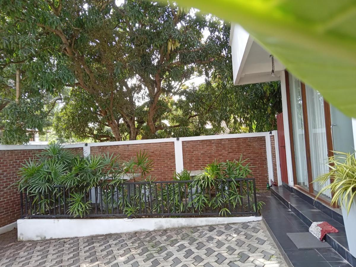 Elephant Park Family Bungalow Udawalawe Bagian luar foto