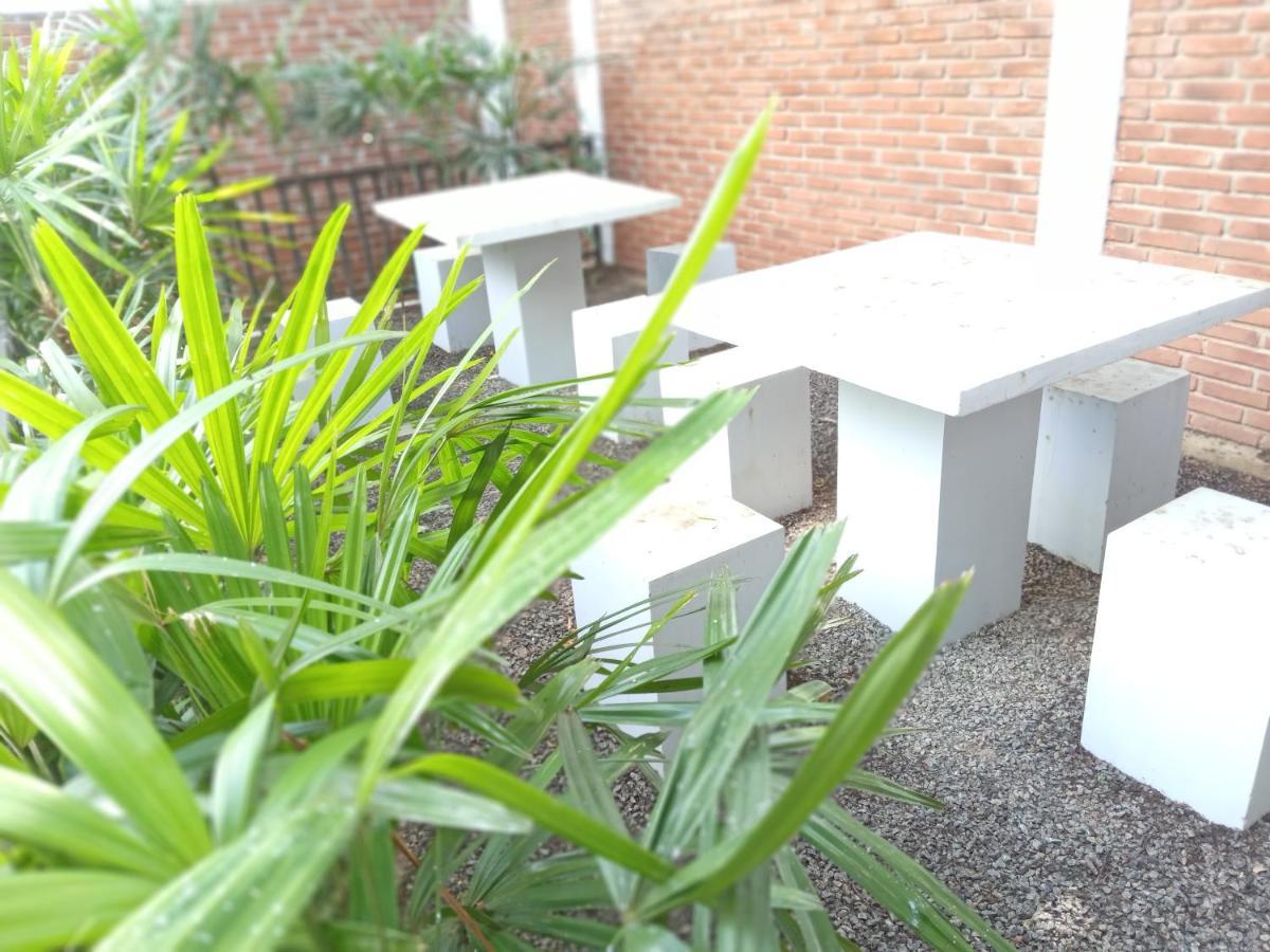 Elephant Park Family Bungalow Udawalawe Bagian luar foto