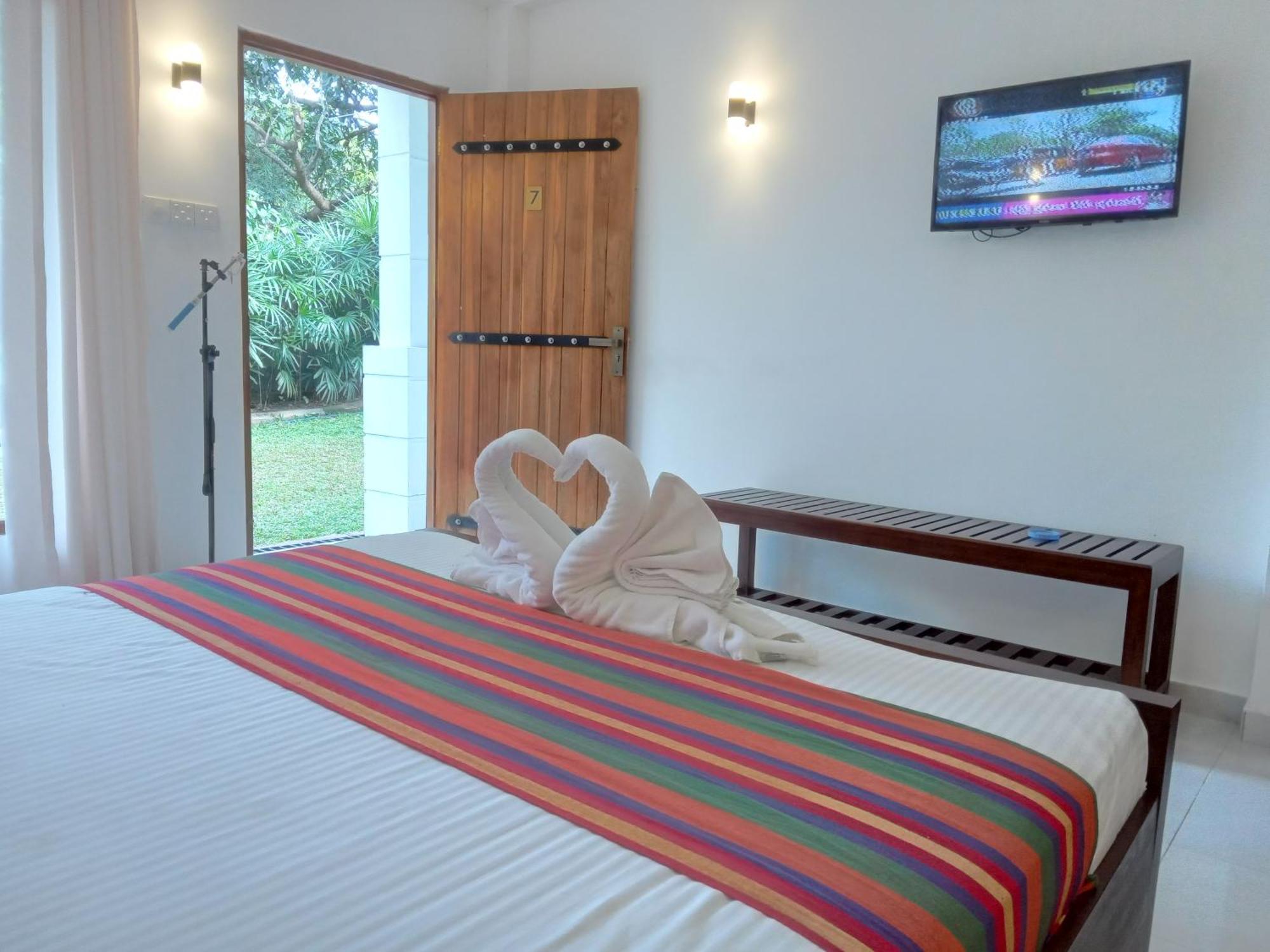 Elephant Park Family Bungalow Udawalawe Bagian luar foto