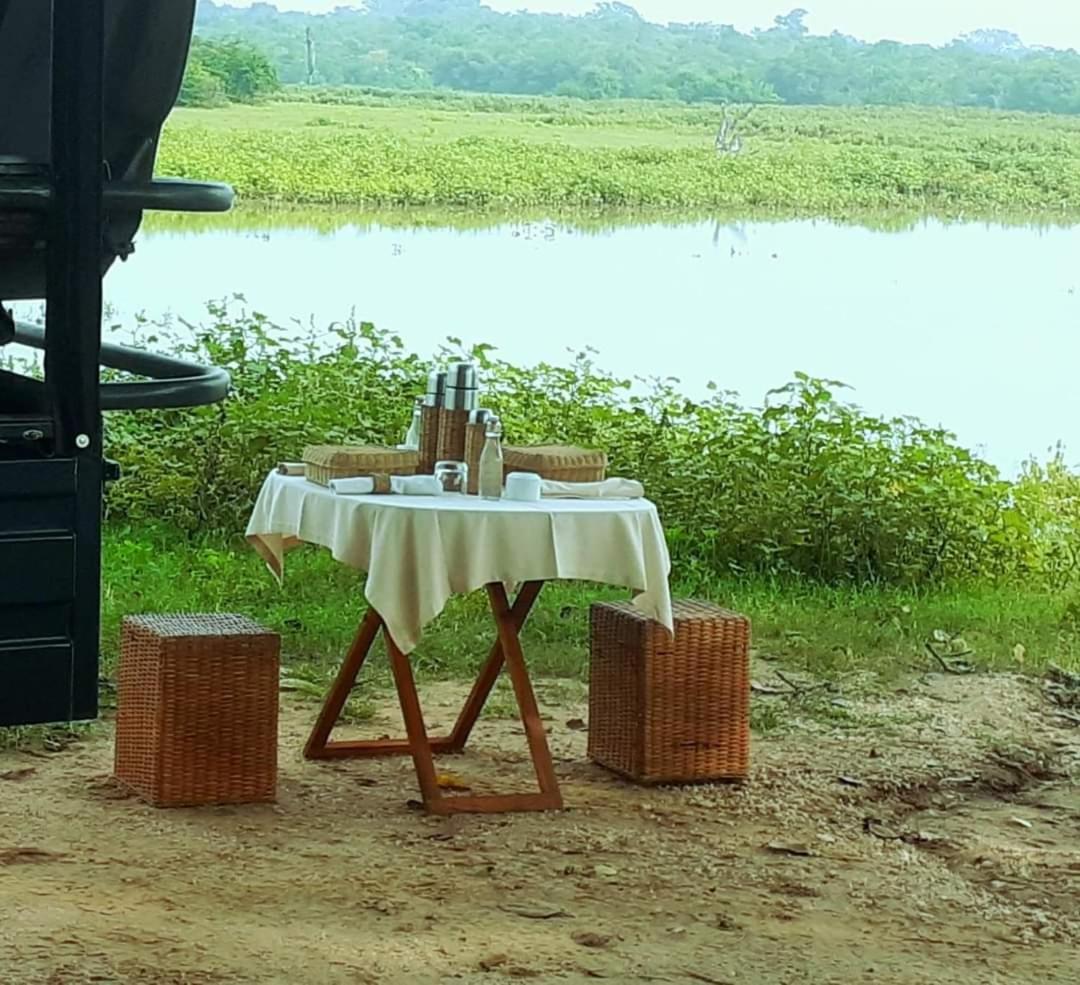 Elephant Park Family Bungalow Udawalawe Bagian luar foto
